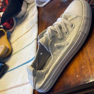 Womens Falls Creek Jasmin SILVER Lo Top Sneakers Size 4 Slip Casual Shoes NWT